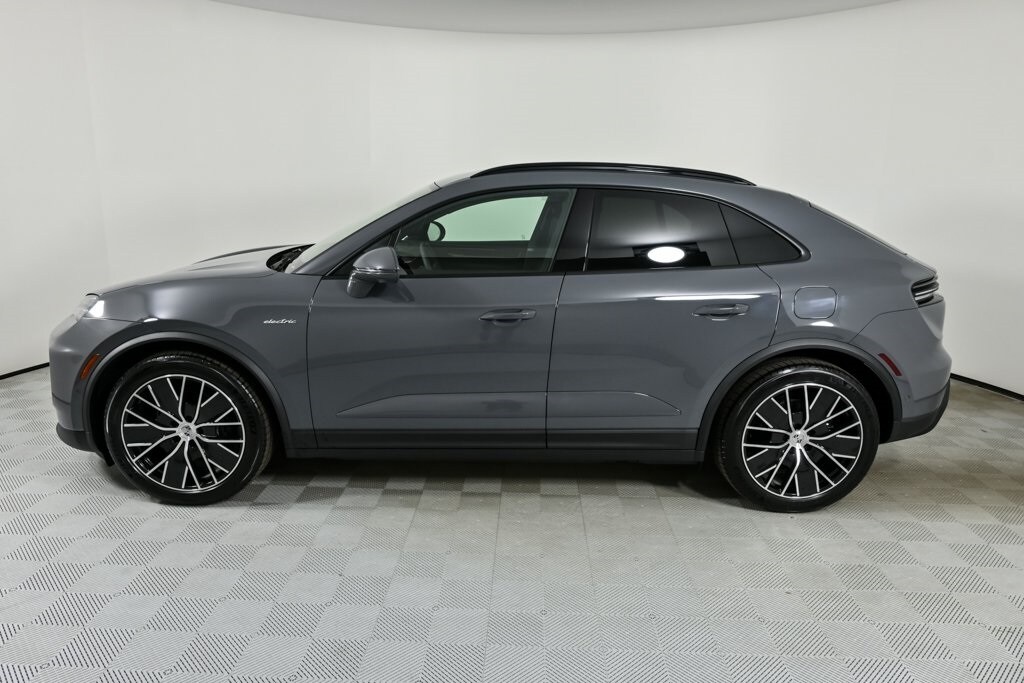 2025 Porsche Macan Electric photo 2