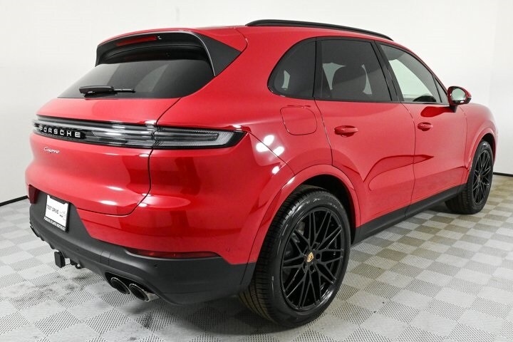 2025 Porsche Cayenne photo 4