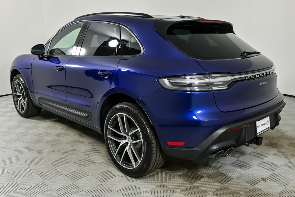 2026 Porsche Macan Base photo 3