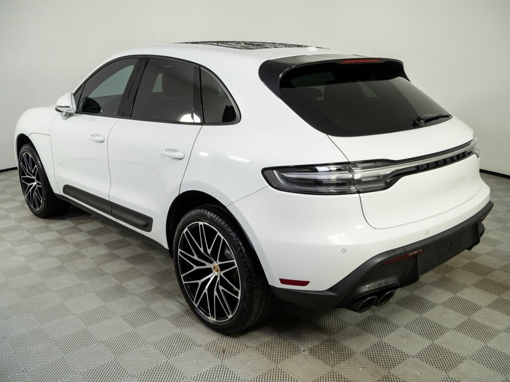 2023 Porsche Macan Base photo 3