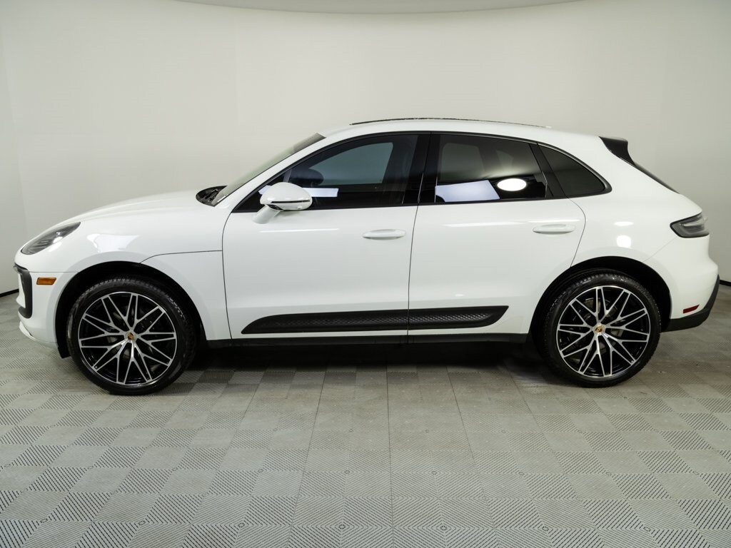 2023 Porsche Macan Base photo 2