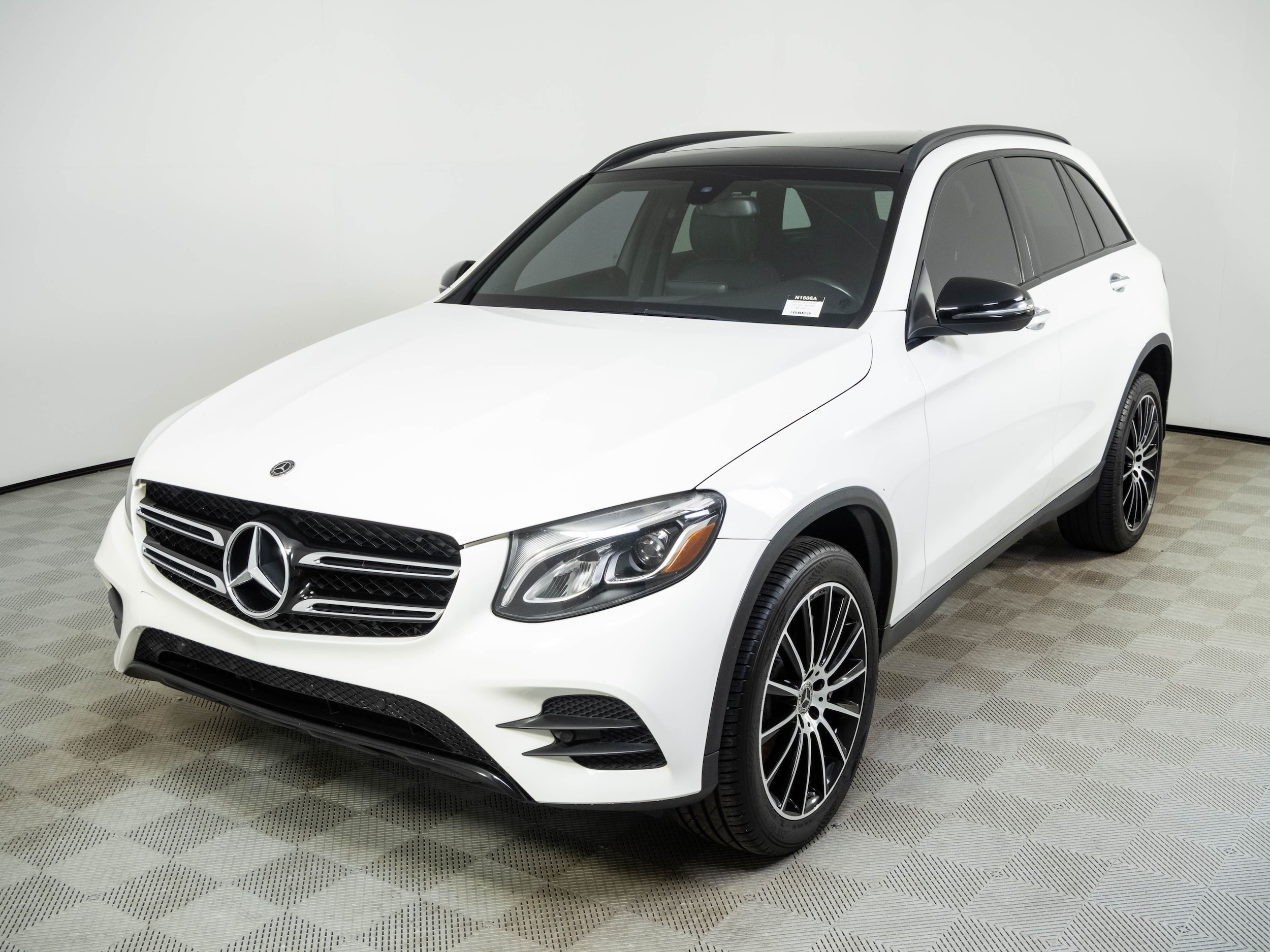 2019 Mercedes-Benz GLC GLC300's photo