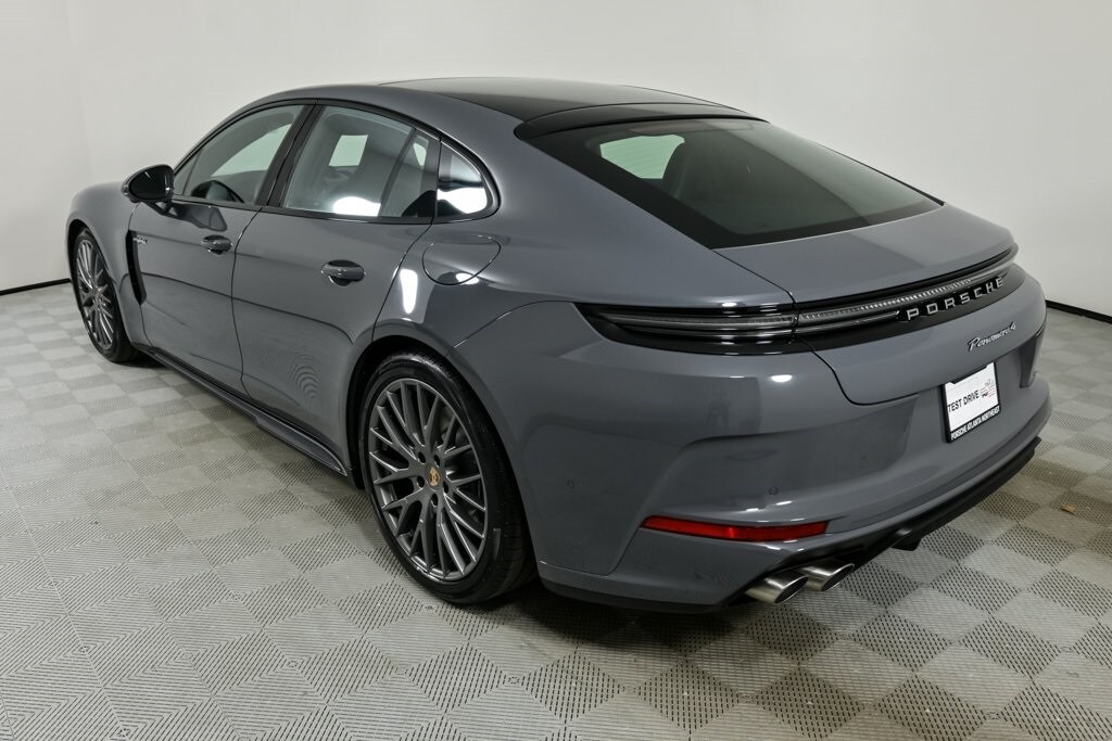2026 Porsche Panamera E-Hybrid 4 photo 3