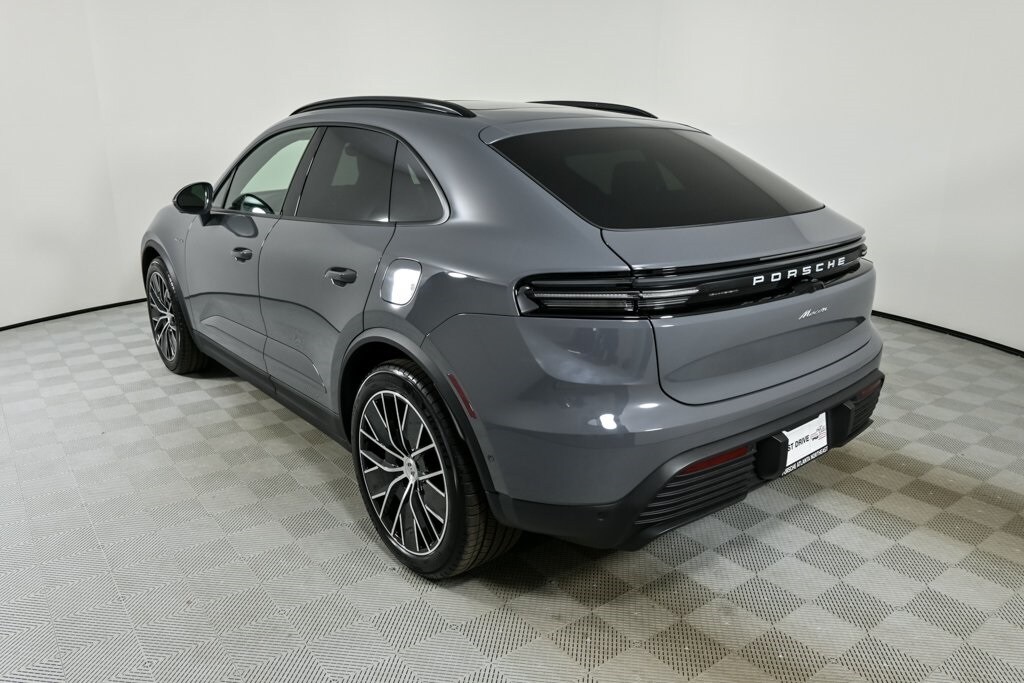 2025 Porsche Macan Electric photo 3