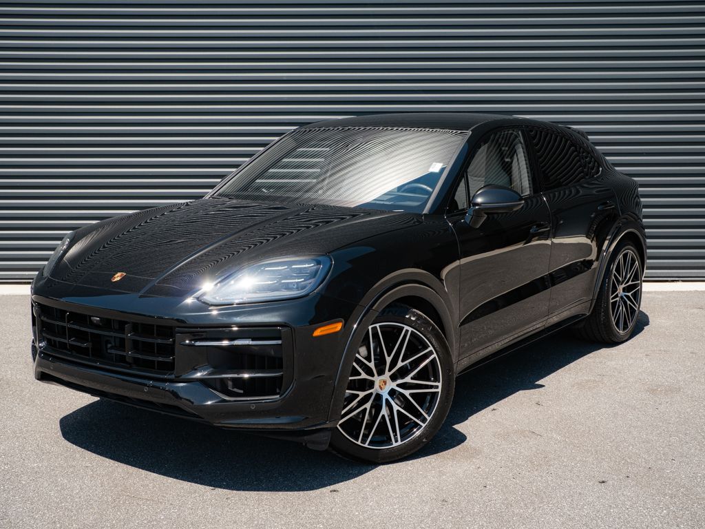 2025 Porsche Cayenne GTS's photo