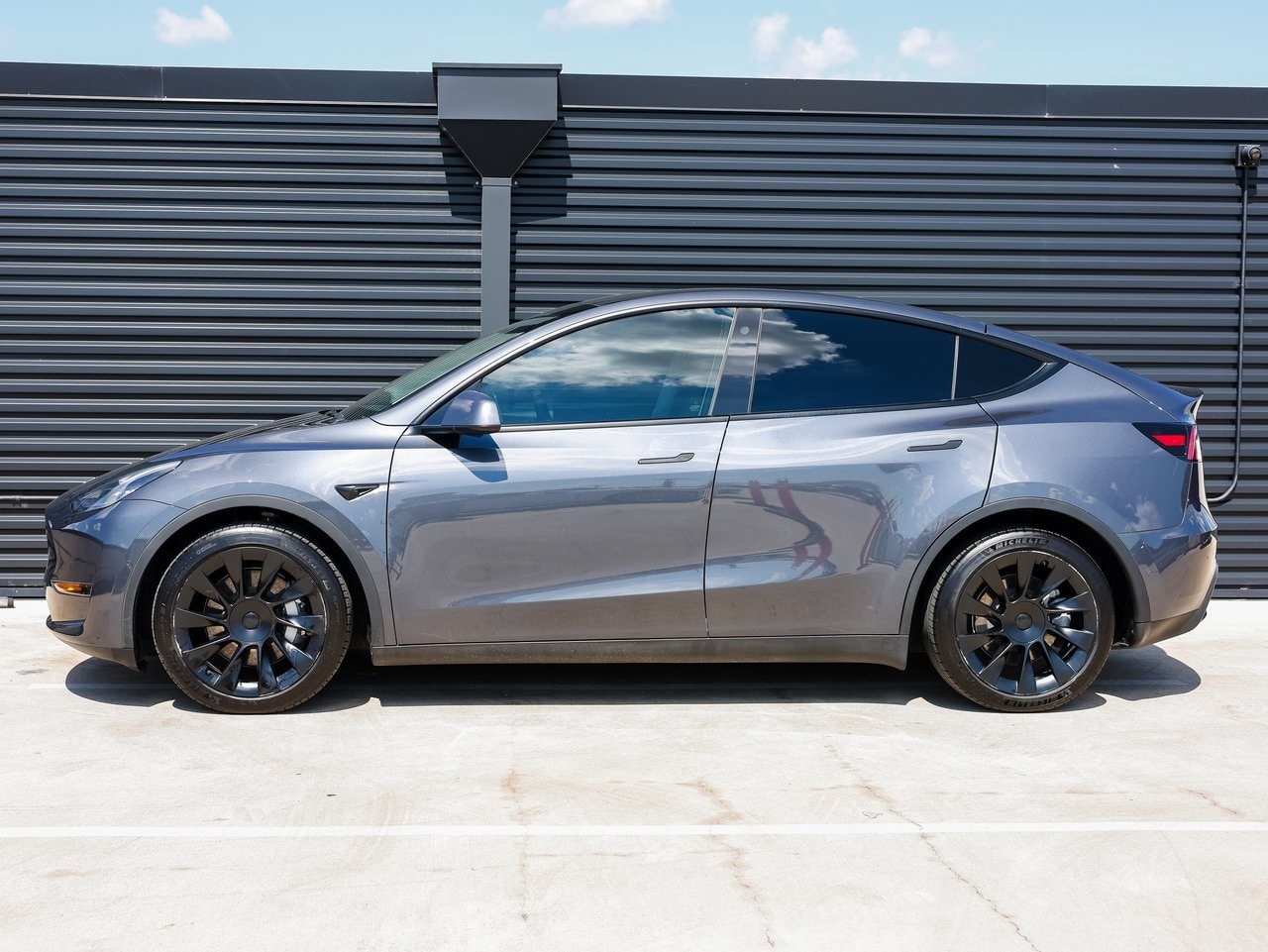 Used 2021 Tesla Model Y Long Range with VIN 5YJYGDEE0MF190237 for sale in Austin, TX