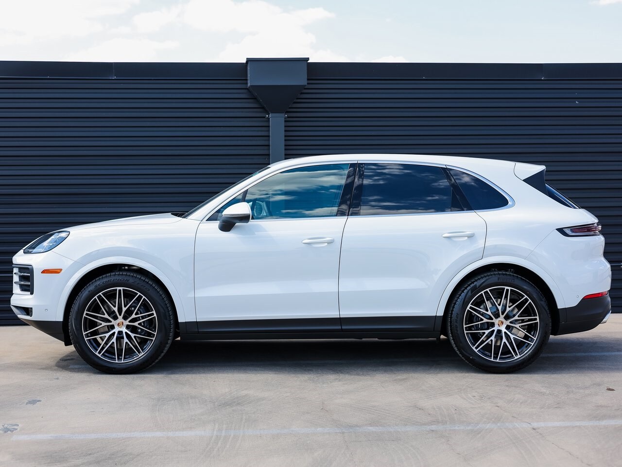 2026 Porsche Cayenne photo 2