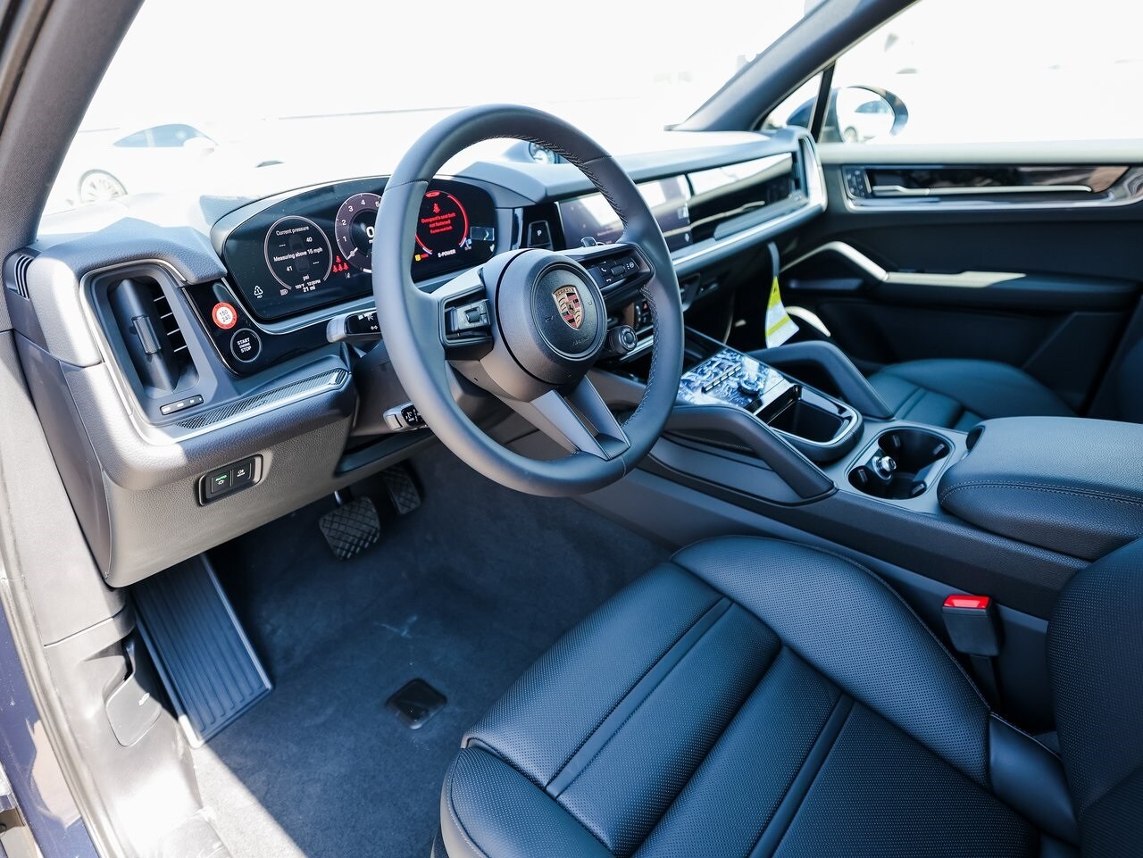 2025 Porsche Cayenne E-Hybrid photo 4