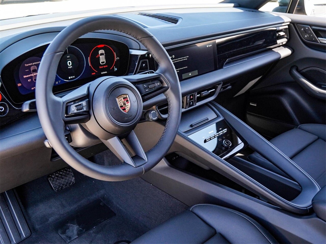 2025 Porsche Macan Electric photo 4