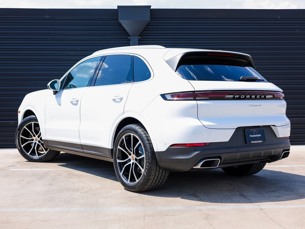 2025 Porsche Cayenne photo 3