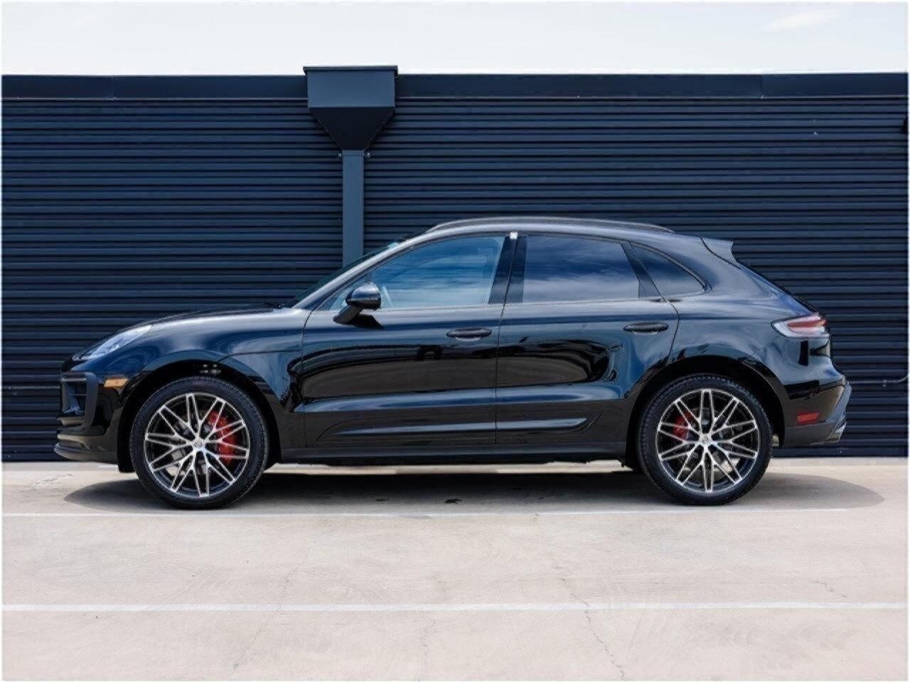 2025 Porsche Macan S photo 2