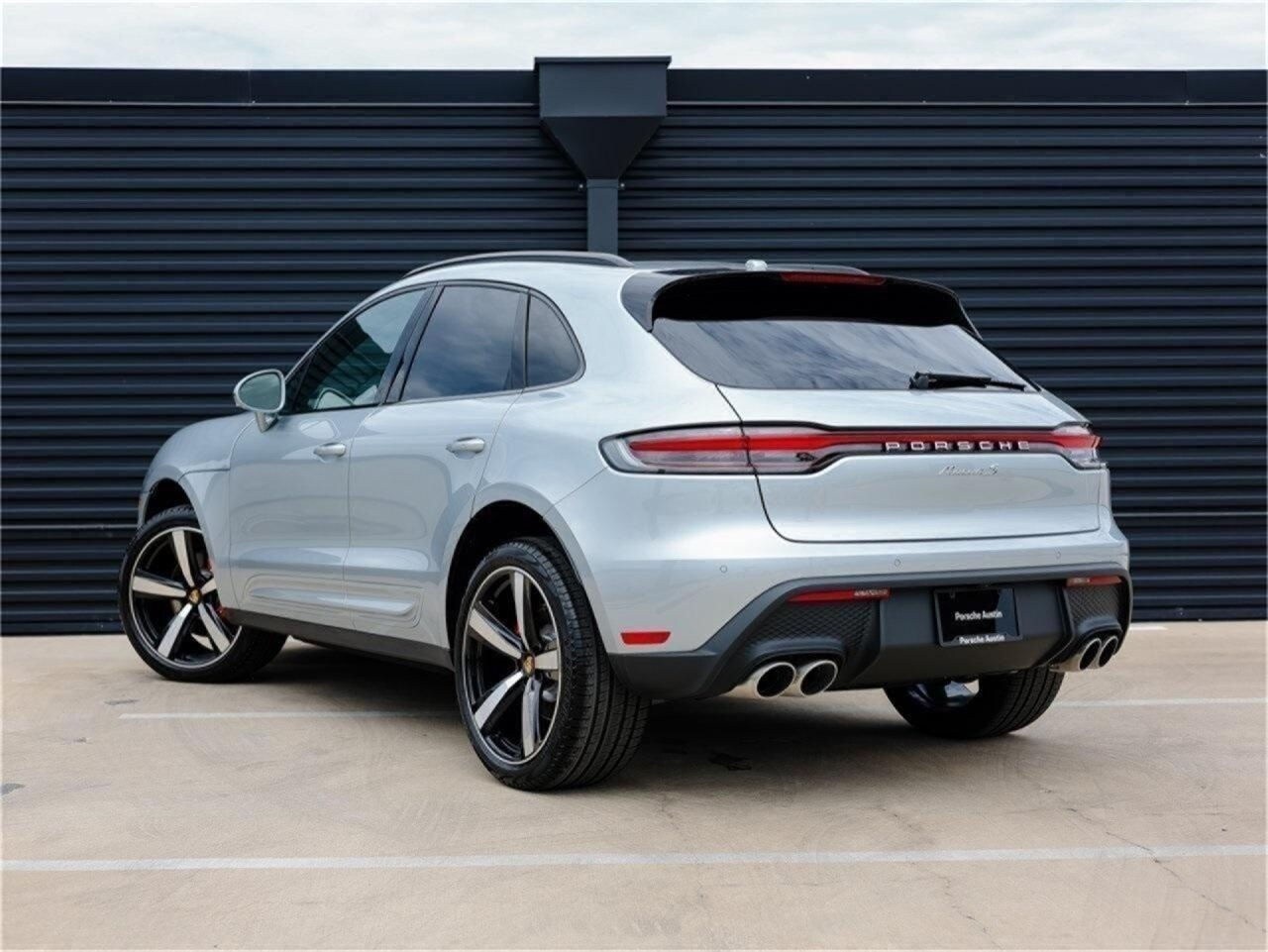 2025 Porsche Macan S photo 3