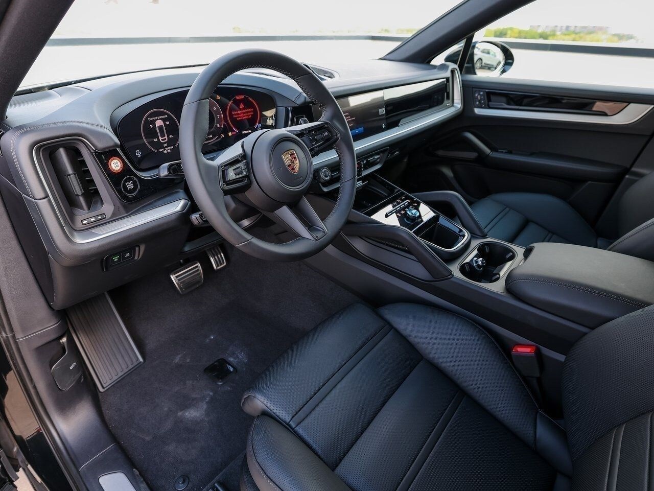 2025 Porsche Cayenne Coupe S photo 4