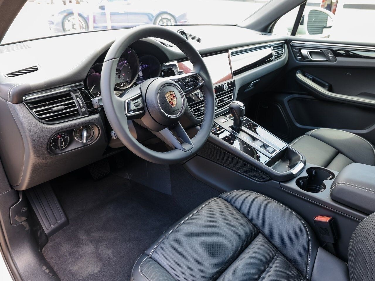 2025 Porsche Macan S photo 4