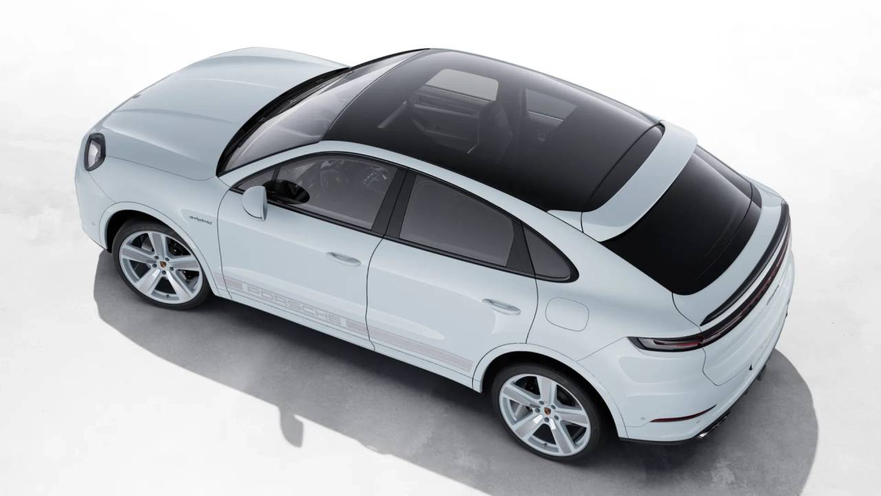 2026 Porsche Cayenne E-Hybrid Coupe photo 3