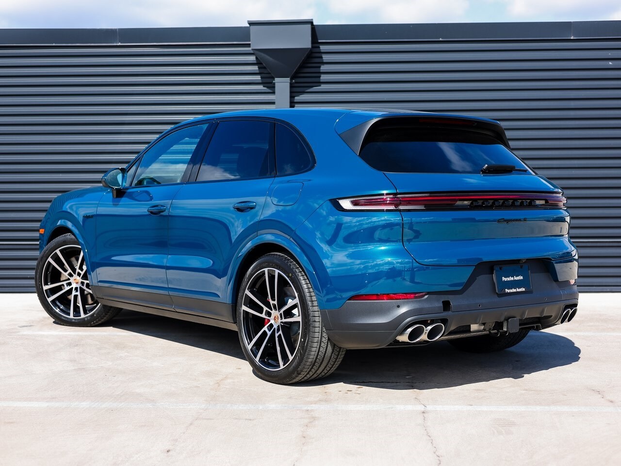2026 Porsche Cayenne E-Hybrid S photo 3