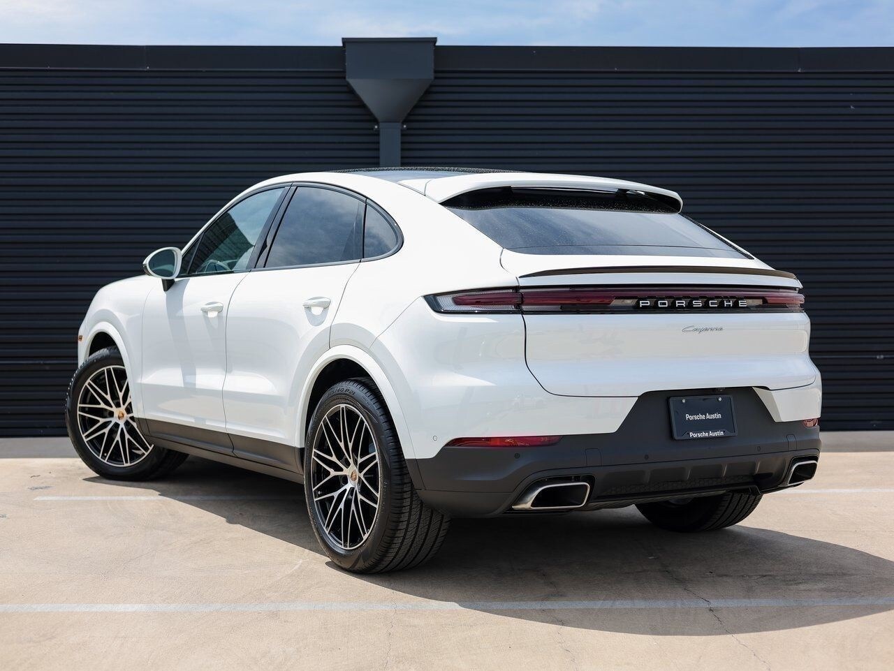 2025 Porsche Cayenne Coupe photo 2