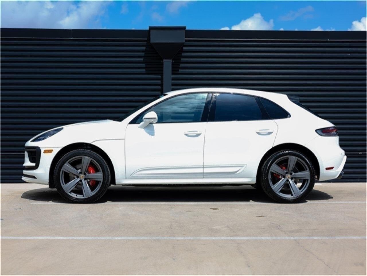 2025 Porsche Macan S photo 2