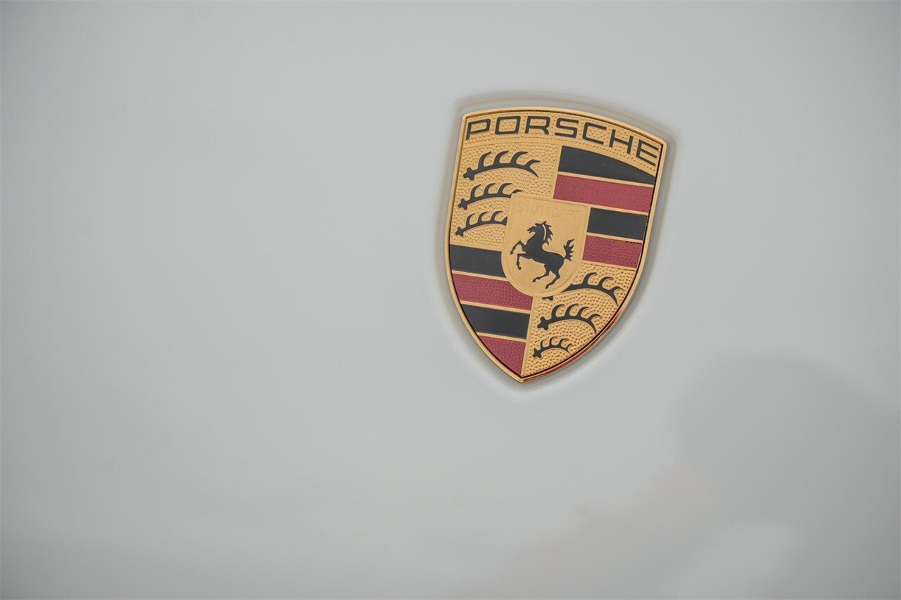 2025 Porsche Macan Base photo 4