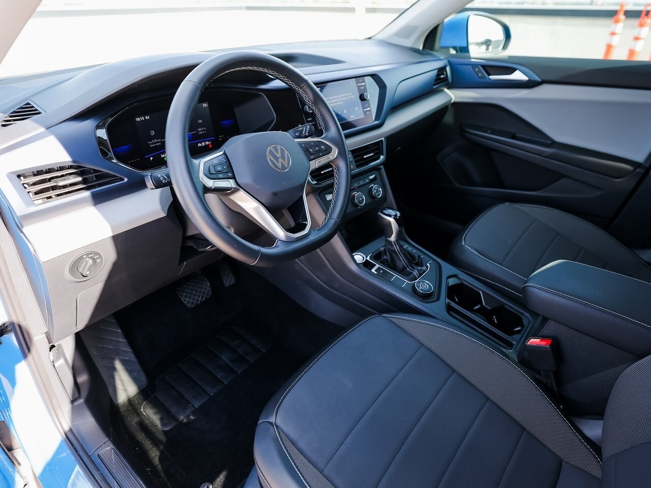2022 Volkswagen Taos SE photo 3