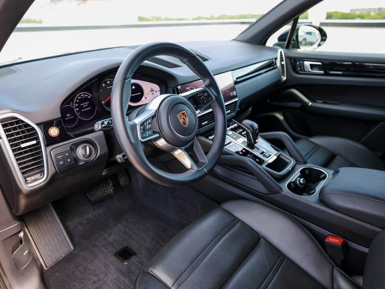 2023 Porsche Cayenne Platinum Edition photo 4