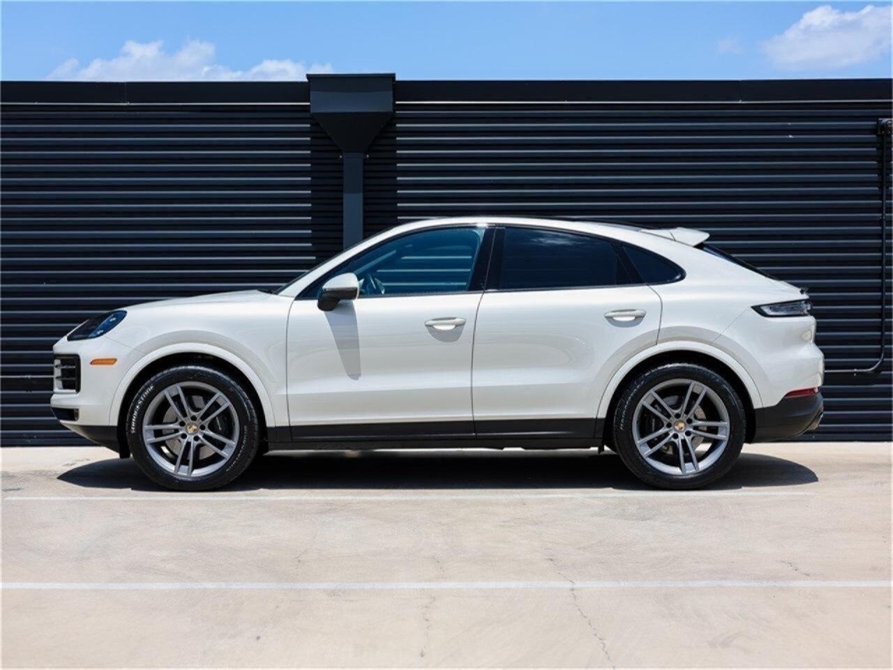 2024 Porsche Cayenne Coupe GTS photo 2