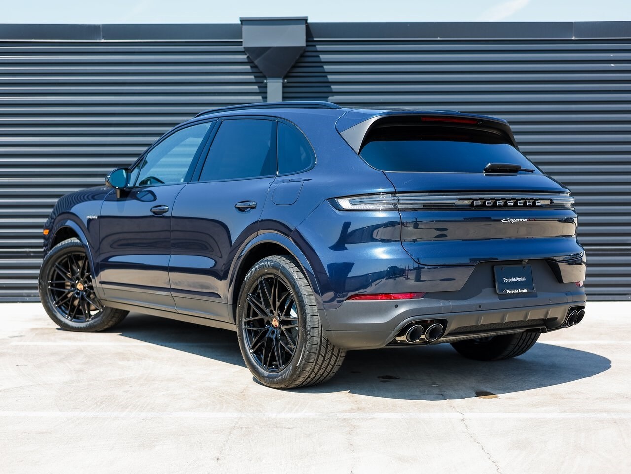 2025 Porsche Cayenne E-Hybrid photo 3