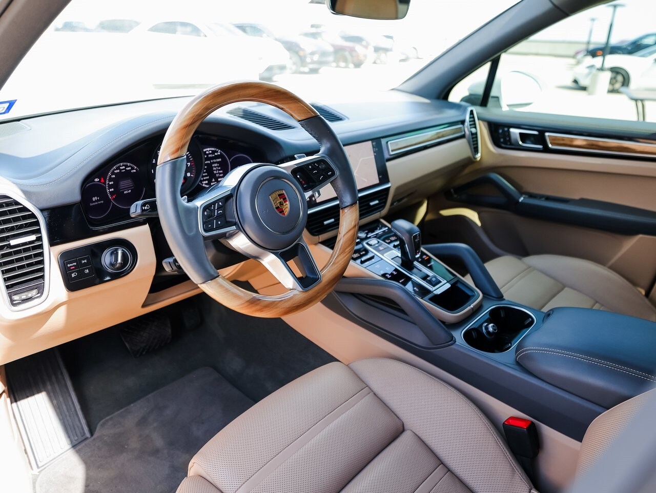 2023 Porsche Cayenne Platinum Edition photo 4