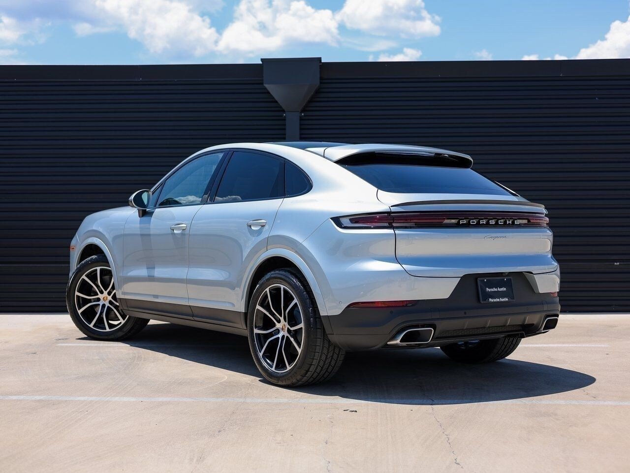 2025 Porsche Cayenne Coupe photo 3
