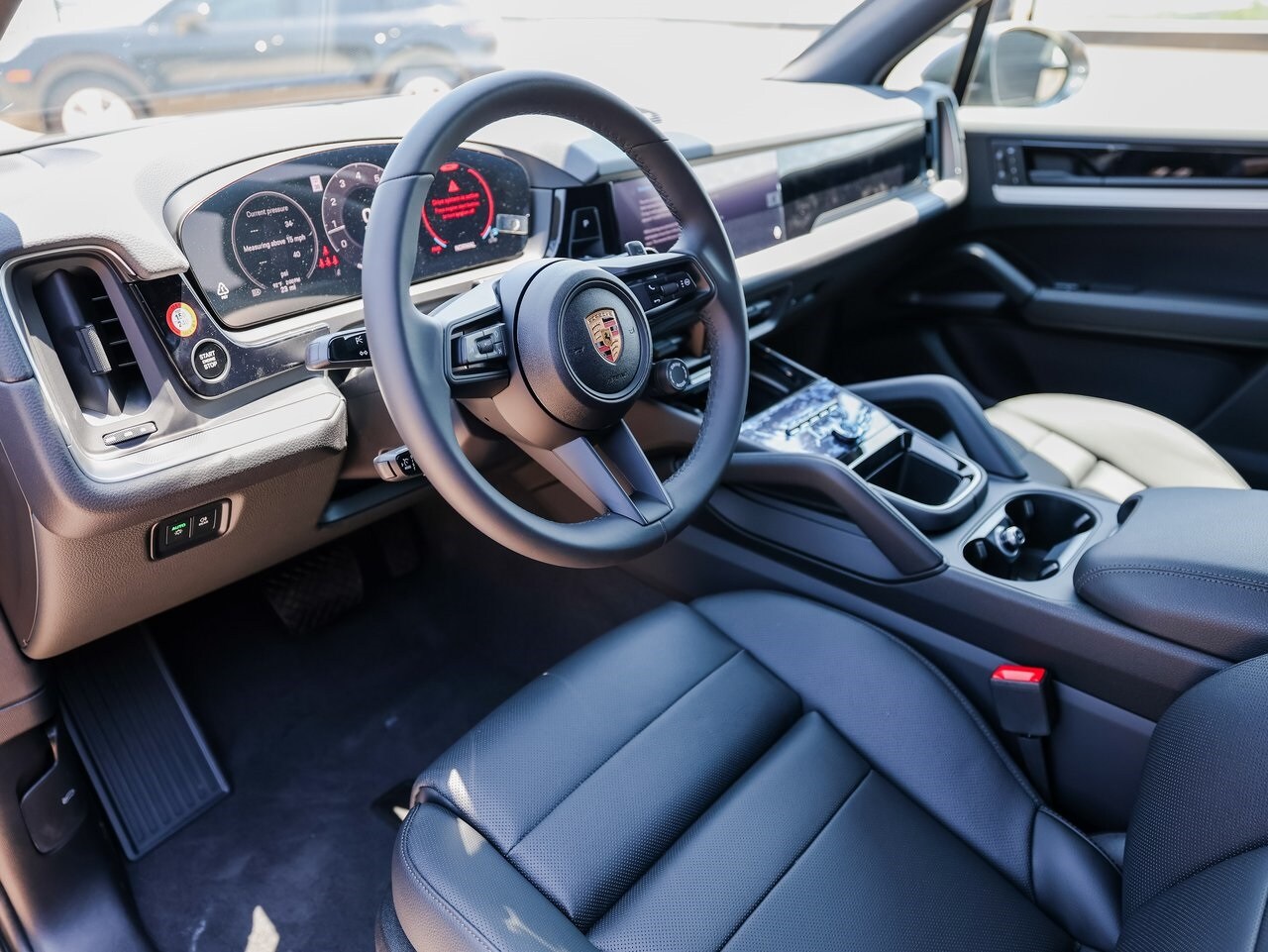 2025 Porsche Cayenne photo 3
