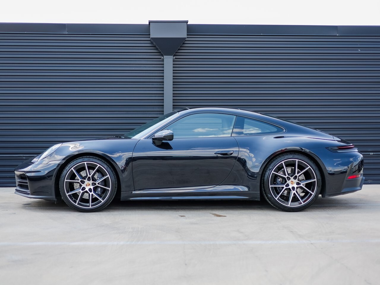 2025 Porsche 911 photo 2