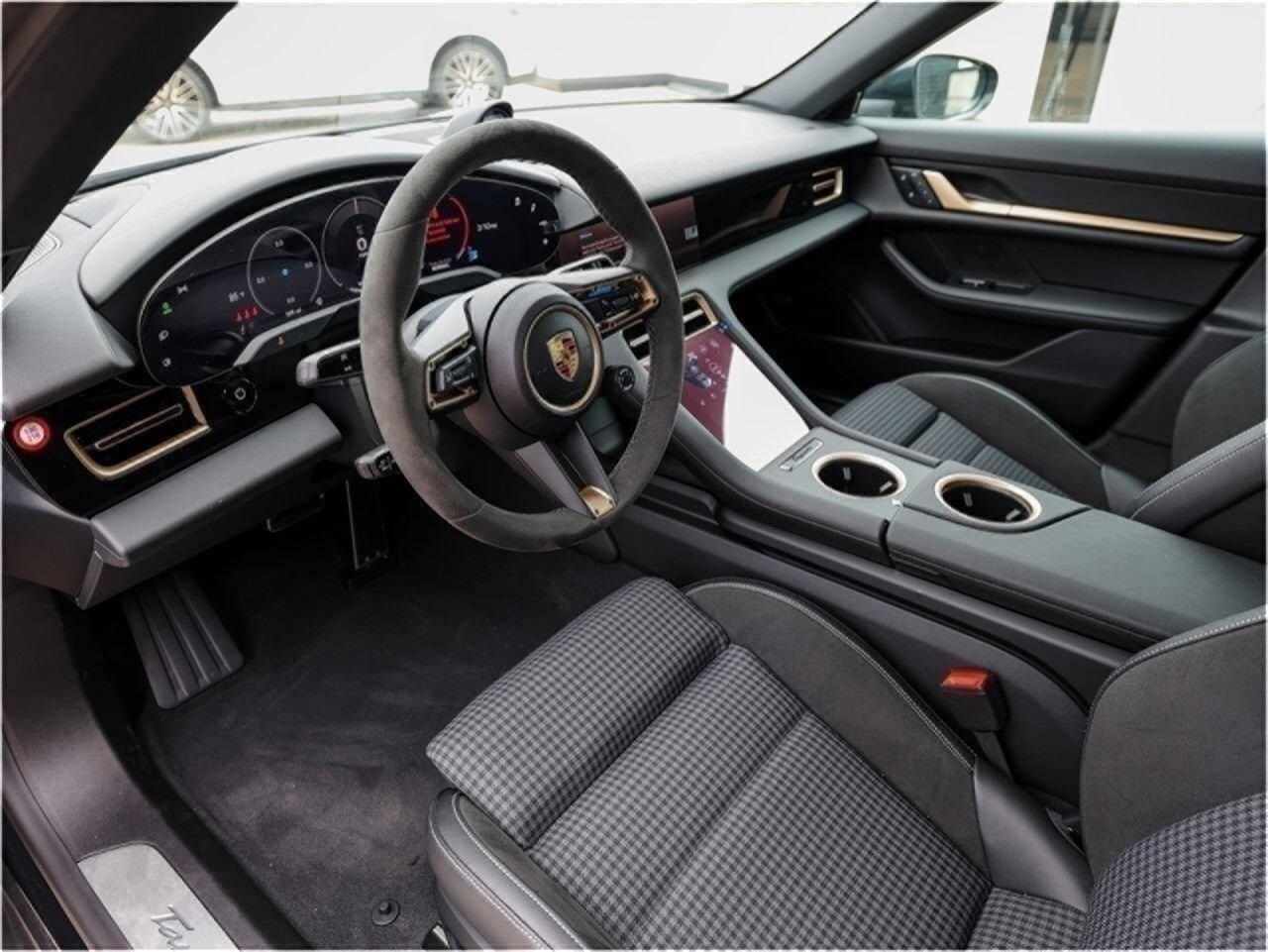 2025 Porsche Taycan 4S photo 4