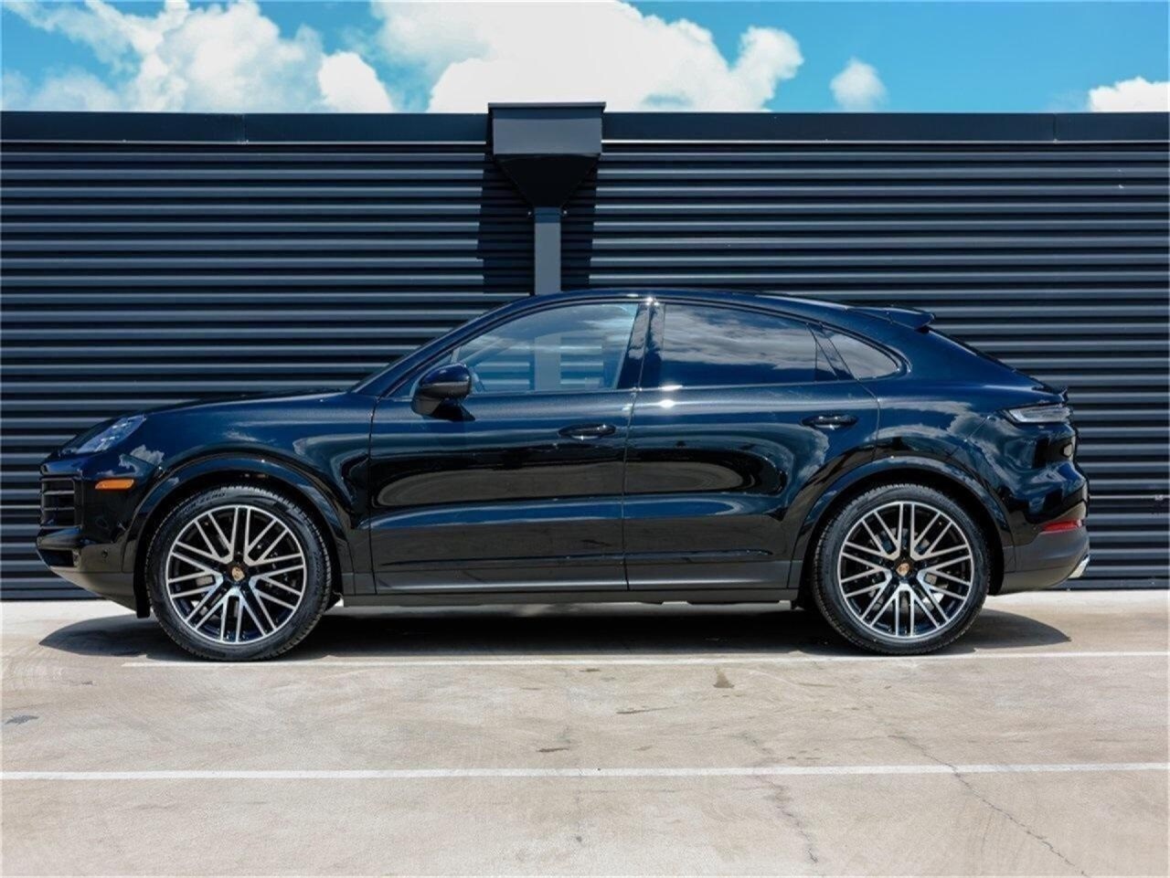 2025 Porsche Cayenne Coupe photo 2