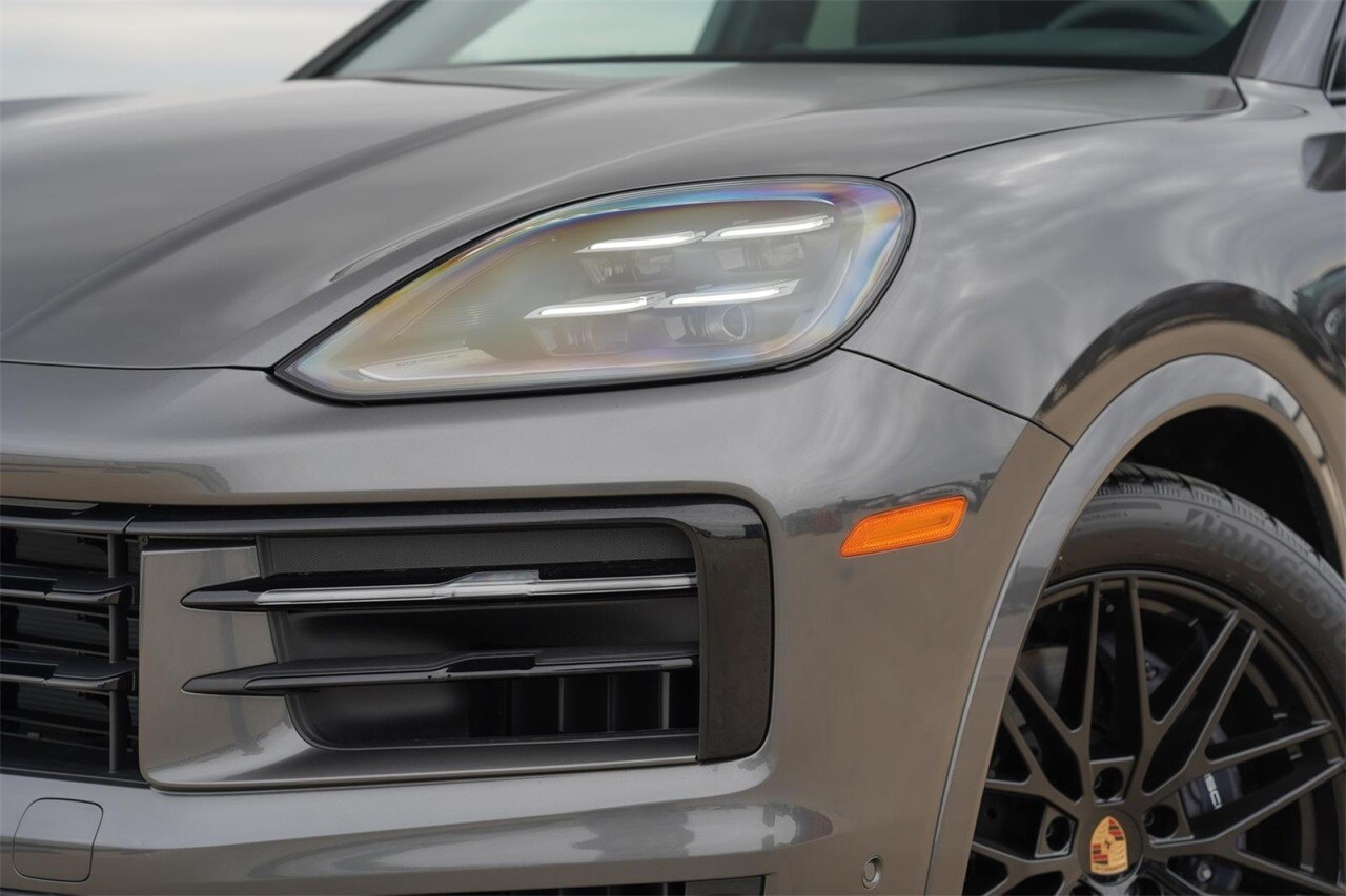 2025 Porsche Cayenne Coupe photo 3