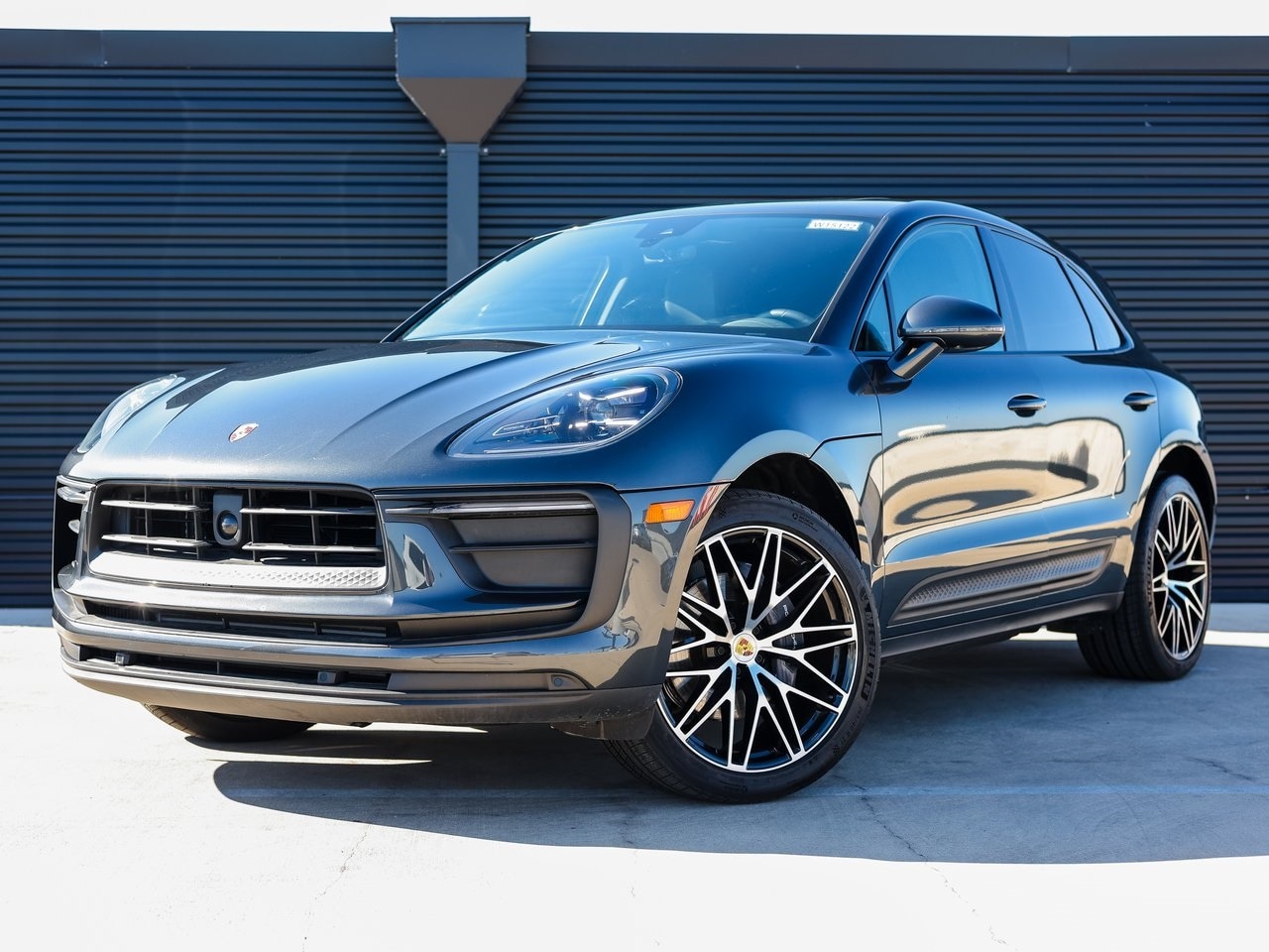 2025 Porsche Macan Base