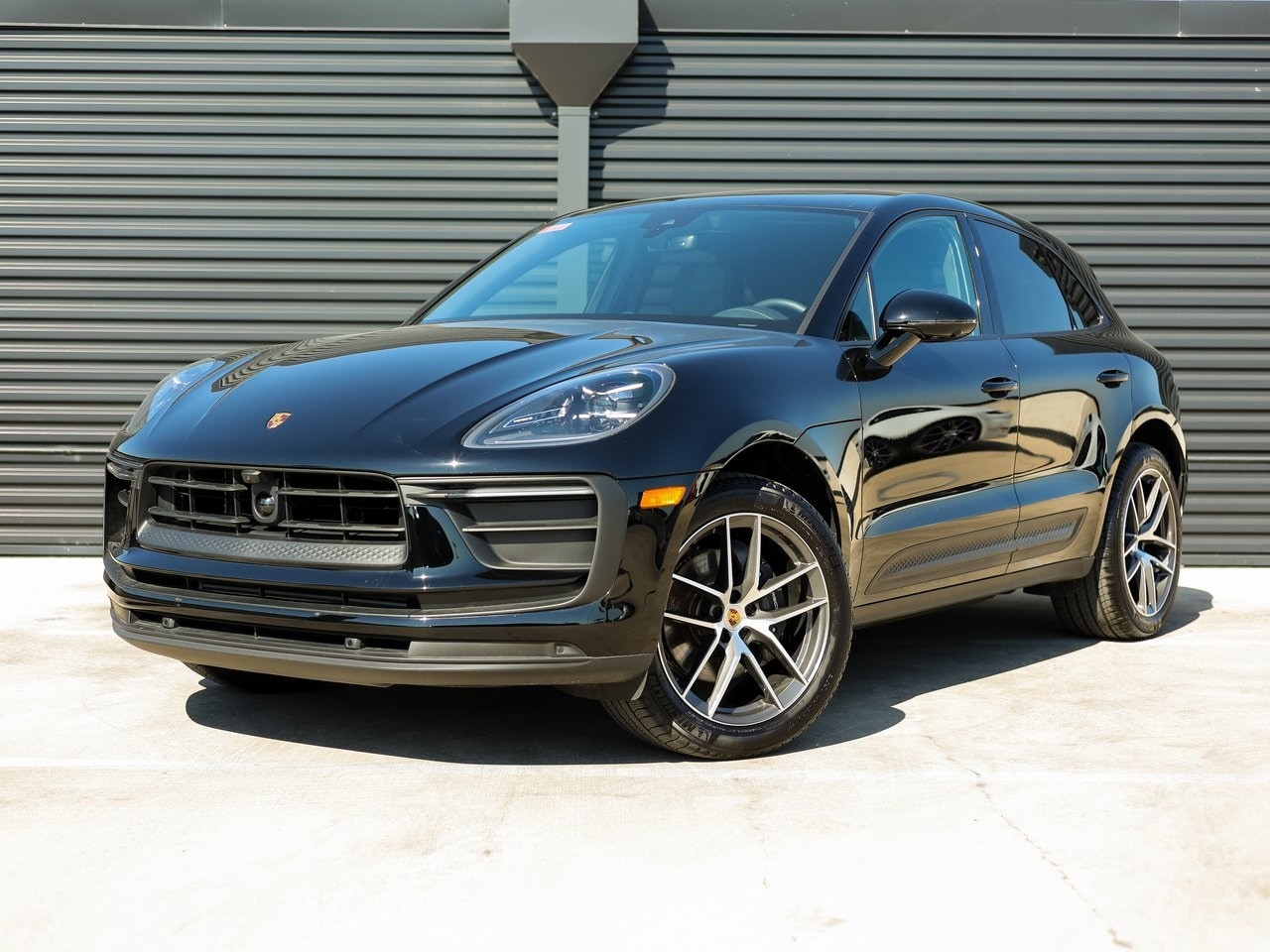 2025 Porsche Macan Base