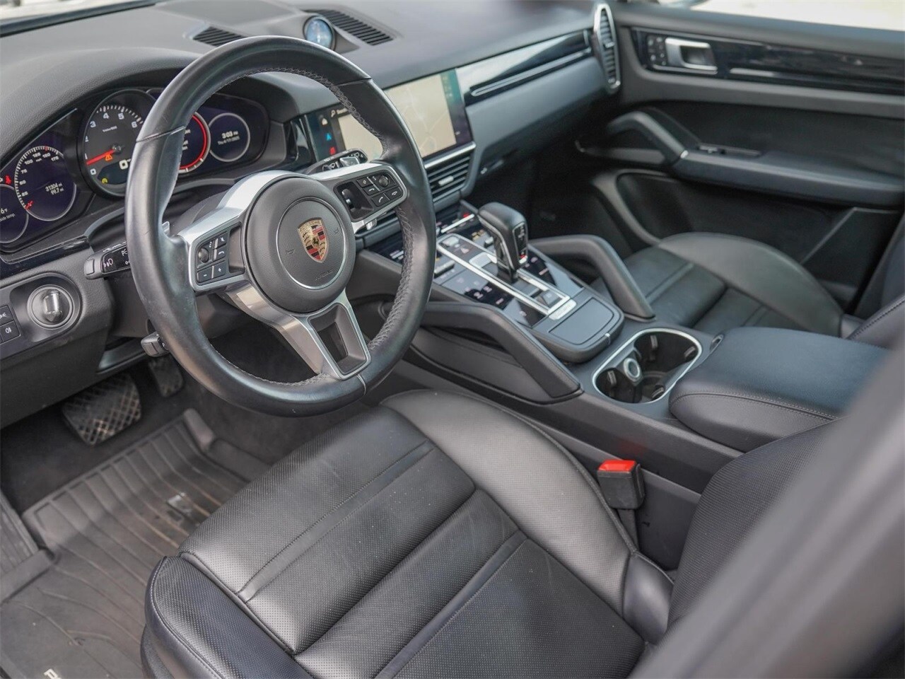 2022 Porsche Cayenne Platinum Edition photo 4