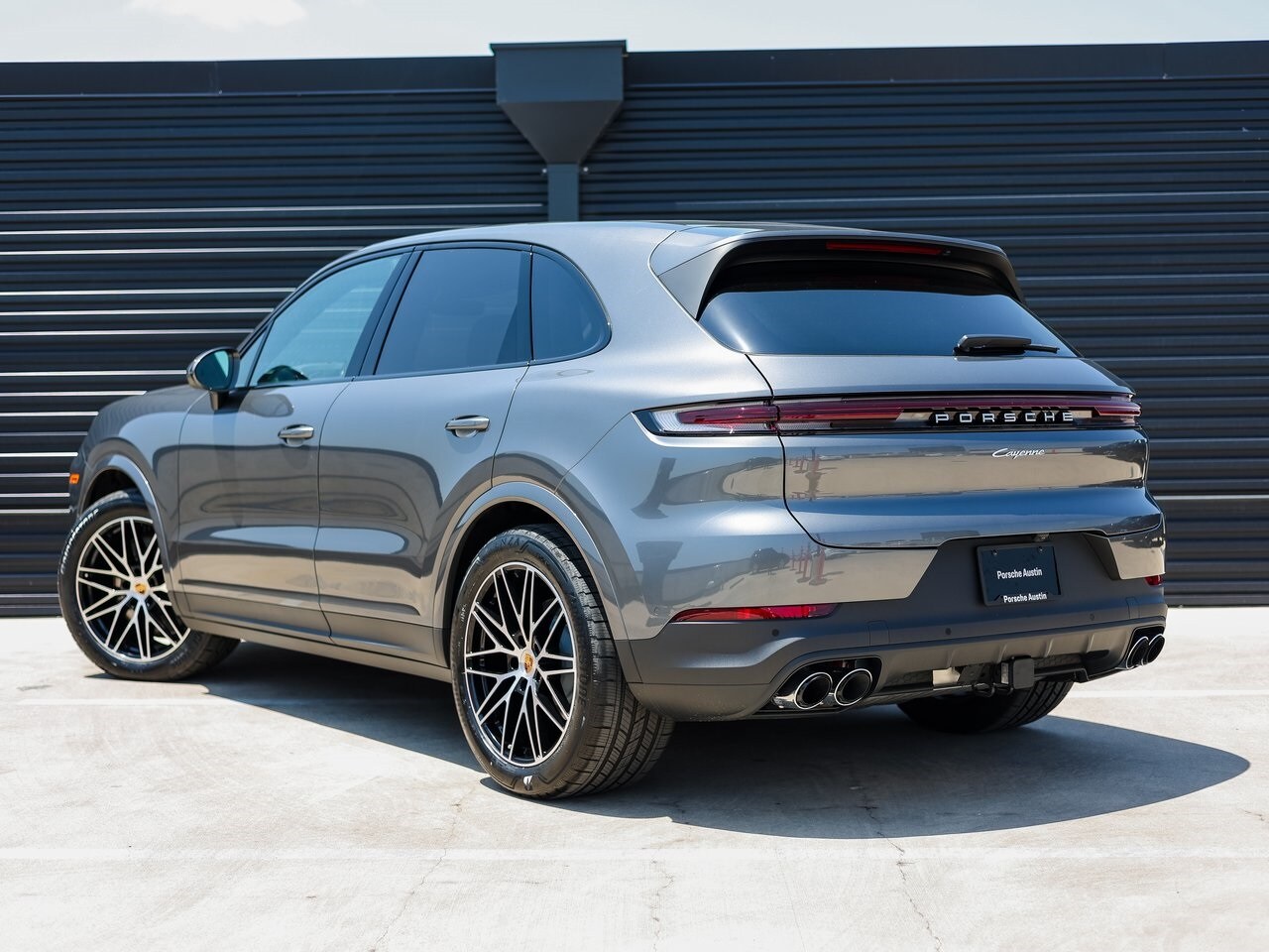2025 Porsche Cayenne photo 2