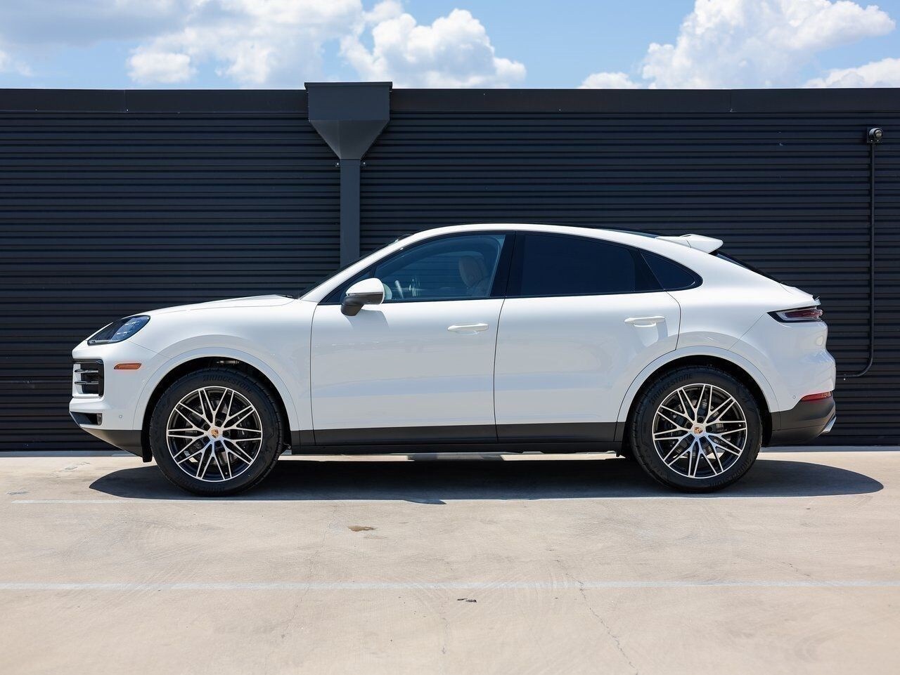 2025 Porsche Cayenne Coupe photo 2