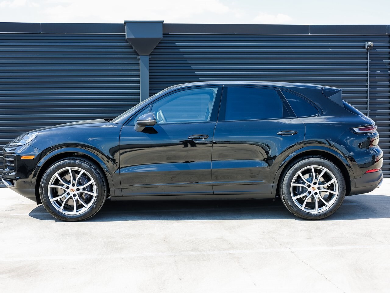 2026 Porsche Cayenne photo 2