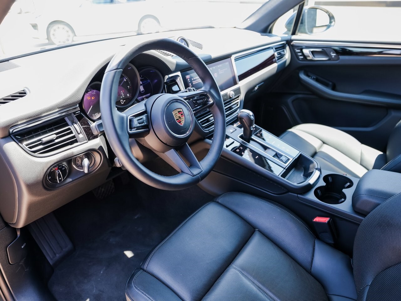 2024 Porsche Macan T photo 4