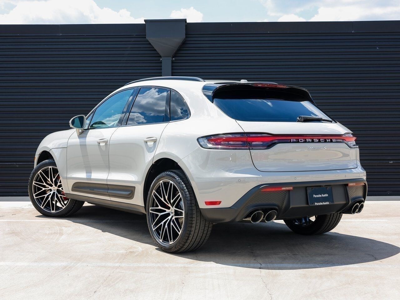 2025 Porsche Macan S photo 3