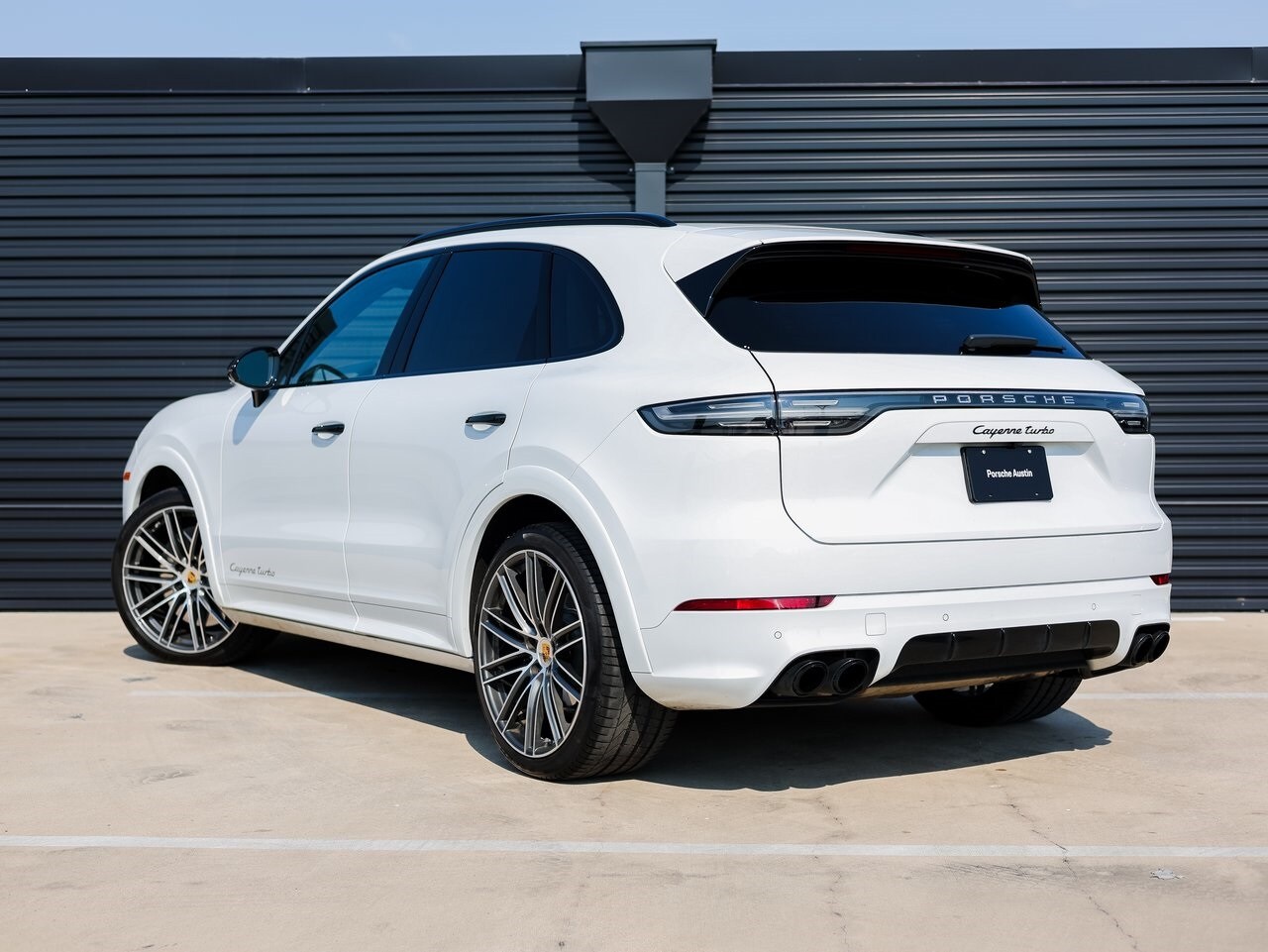 2022 Porsche Cayenne Turbo photo 3