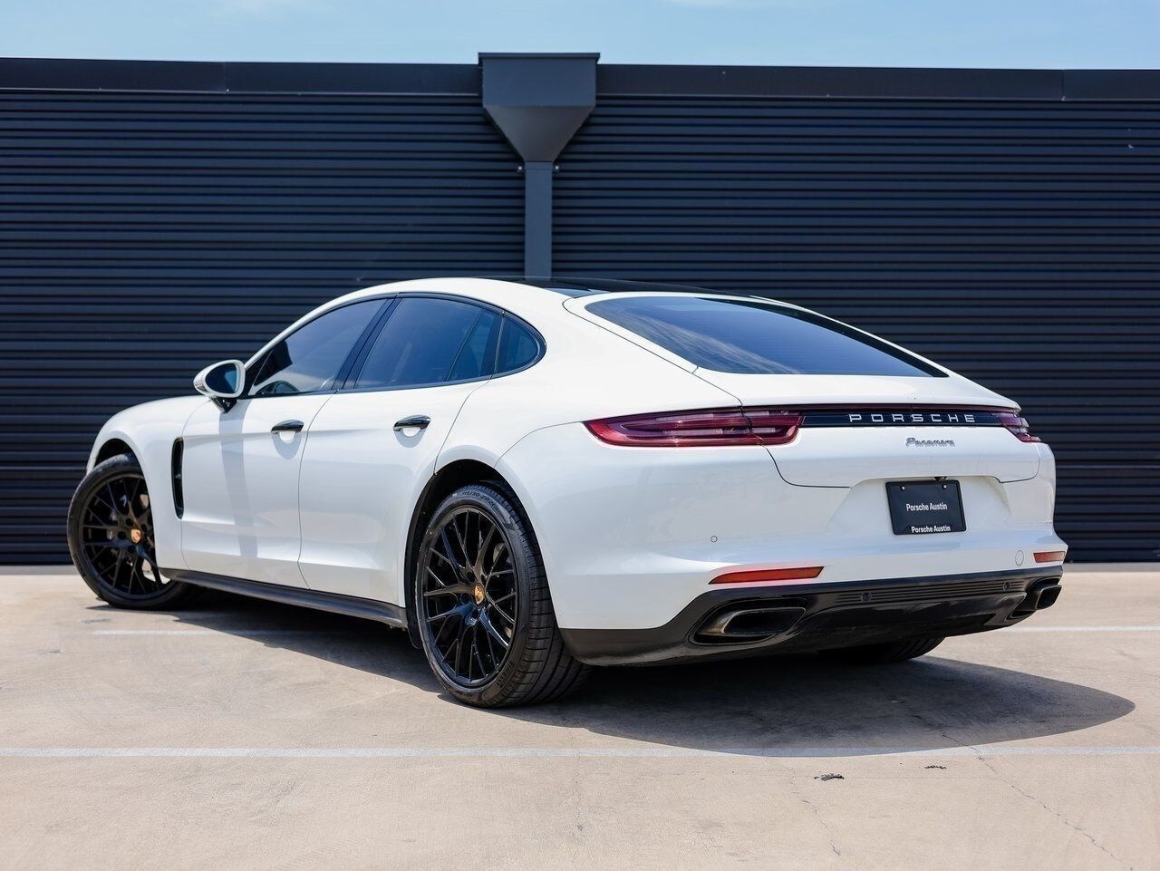 2017 Porsche Panamera Base photo 3