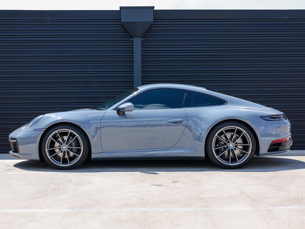 2024 Porsche 911 T 4 photo 2