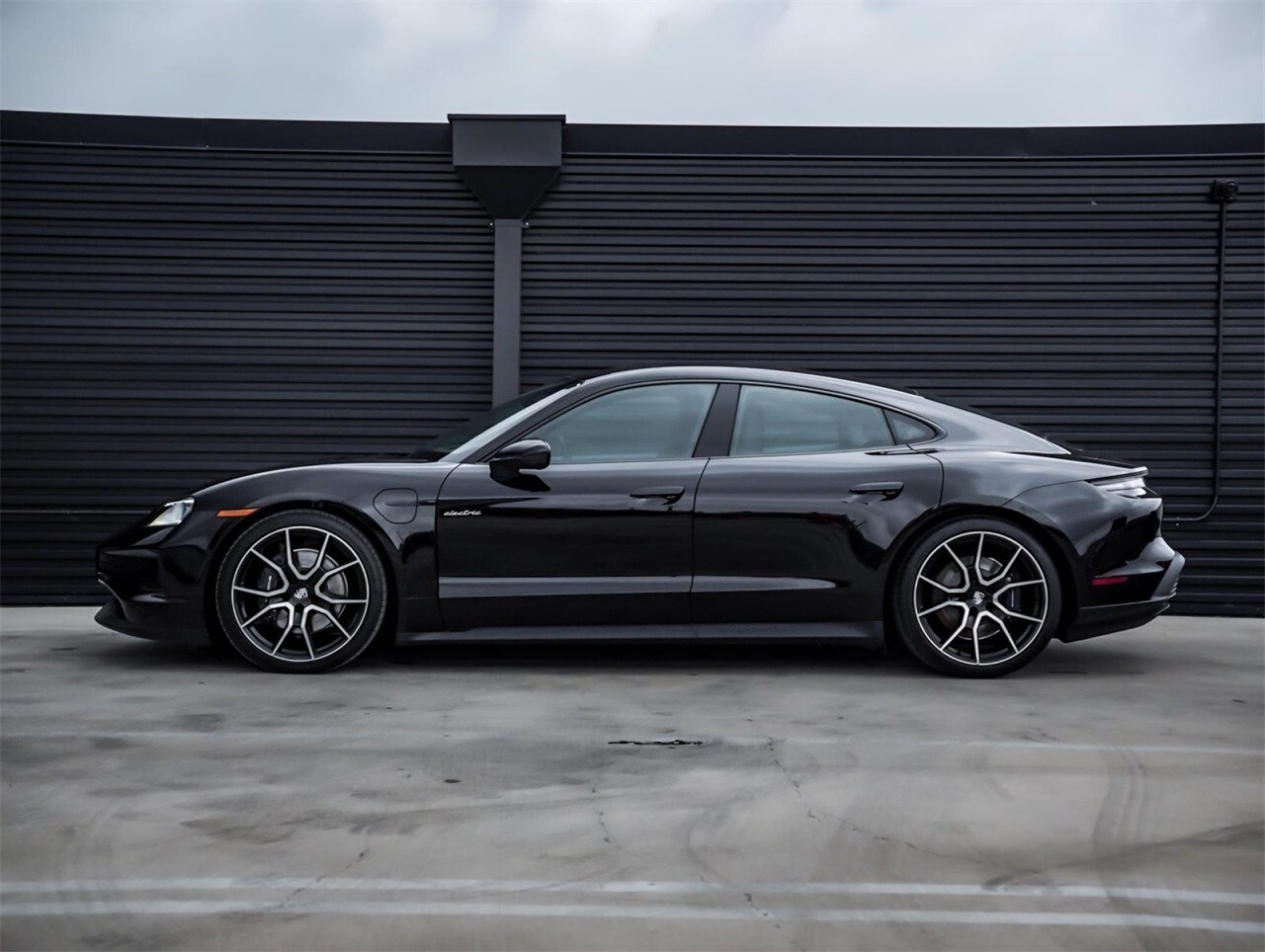2025 Porsche Taycan S photo 2