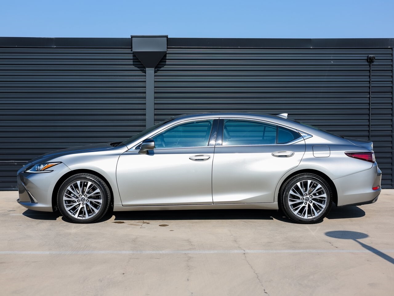 2021 Lexus ES 350 photo 2