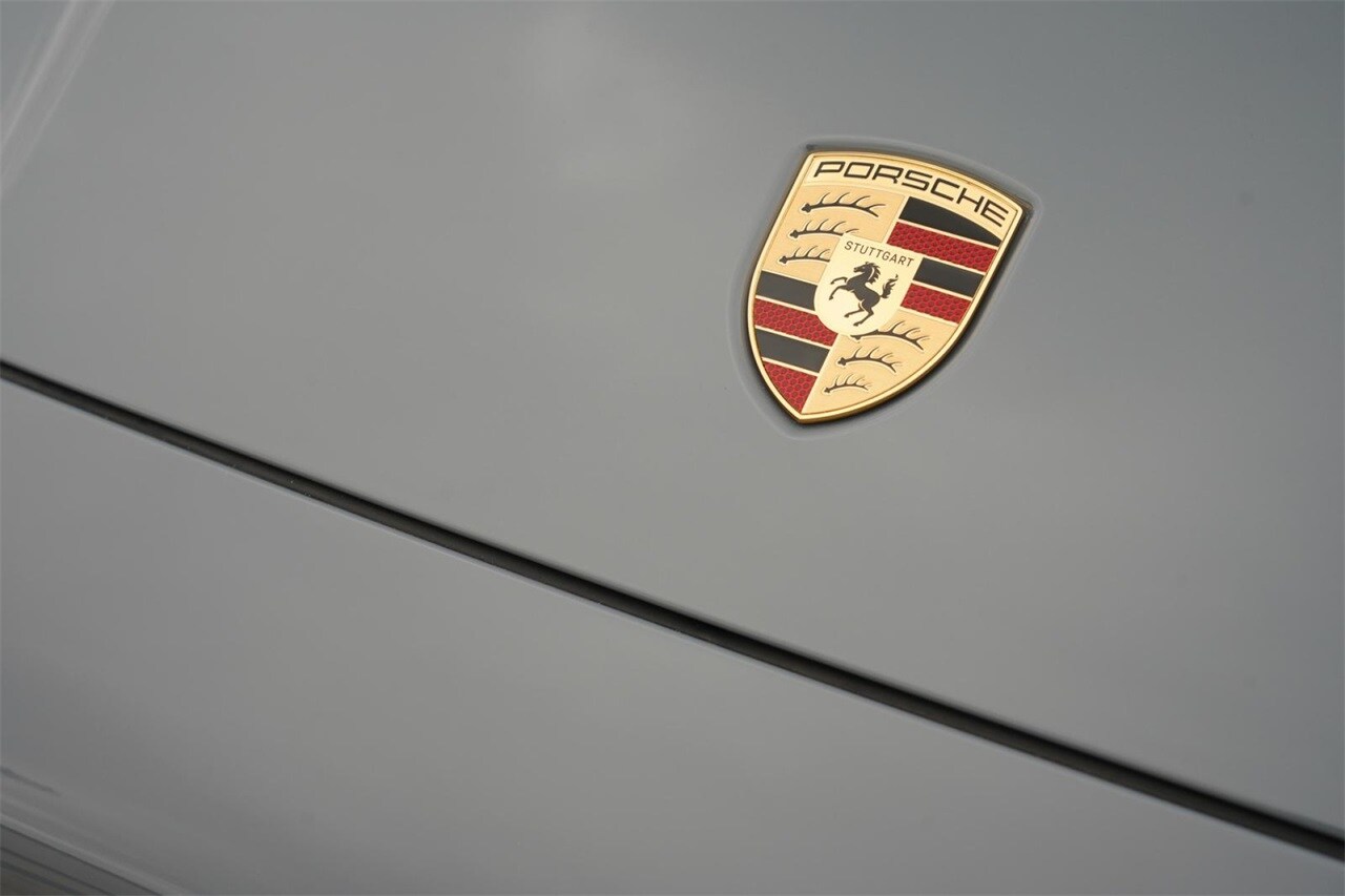 2025 Porsche Cayenne Base photo 4