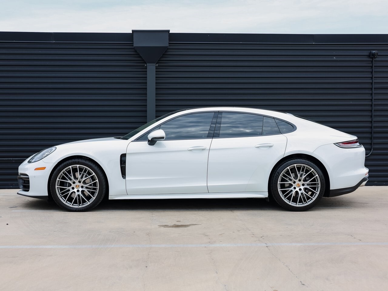 2021 Porsche Panamera 4 photo 2
