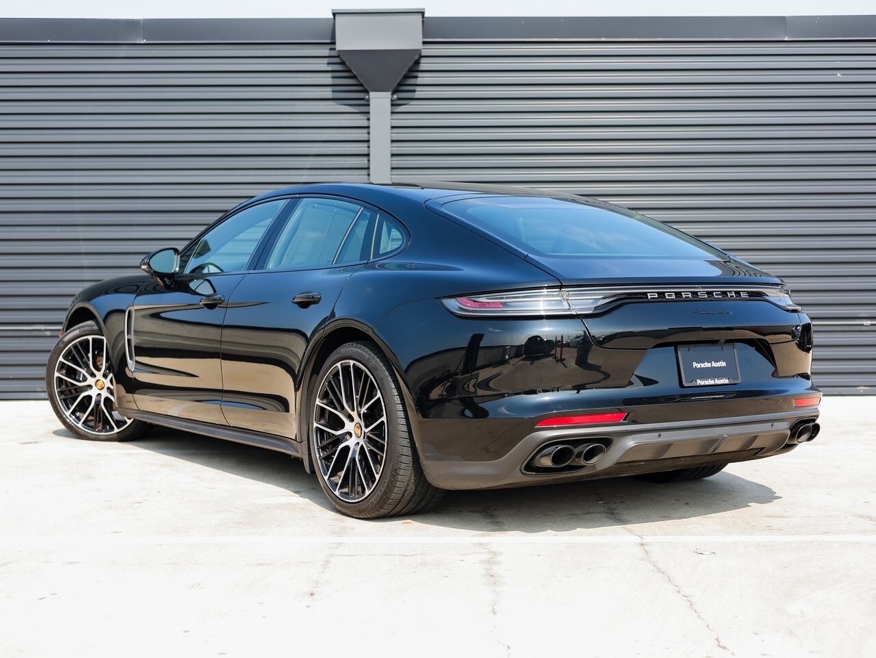 2023 Porsche Panamera Platinum photo 3